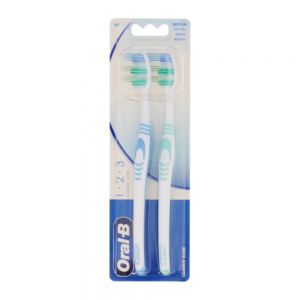 مسواک مدیوم اورال بی Ora-B مدل Classic Care 1.2.3 درجه سختی متوسط بسته 2 عددی